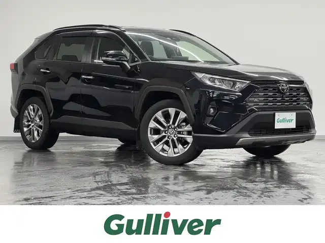 トヨタ ＲＡＶ４ G Zパッケージ 三重県 2022(令4)年 1.8万km アティチュードブラックマイカ ガソリン/4WD/MTモード付フロアCVT/純正 9インチディスプレイオーディオ＆ナビ/（AM/FM/USB/iPod/Bluetooth/TV/Miracast/CarPlay/AndroidAuto）/パノラミックビューモニター/ビルトインETC/Toyota Safety Sense/・プリクラッシュセーフティ/・レーントレーシングアシスト/・レーダークルコン（全車速追従機能付）/・オートハイビーム/・ブラインドスポットモニター/・リヤクロストラフィックアラート/・インテリジェントクリアランスソナー［パーキングサポートブレーキ（静止物＆後方接近車両）］/・ロードサインアシスト/・先行車発進告知機能/・ダウンヒルアシストコントロール/装備/・黒合皮シート/・ハンズフリーパワーバックドア/・デジタルインナーミラー/・シートヒーター＆ベンチレーション（D/N）/・ステアリングヒーター/・運転席パワーシート（メモリー付8way＋電動ランバーサポート）/・左右独立オートエアコン/・オートライト/・LED ヘッドライト＆フロントフォグライト/・マルチテレインセレクター（走行モード選択ダイヤル）/・ステアリングスイッチ/・電子パーキングブレーキ/・保/取/マルチ取/ナビ取/など