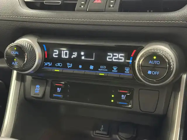 トヨタ ＲＡＶ４ G Zパッケージ 三重県 2022(令4)年 1.8万km アティチュードブラックマイカ ガソリン/4WD/MTモード付フロアCVT/純正 9インチディスプレイオーディオ＆ナビ/（AM/FM/USB/iPod/Bluetooth/TV/Miracast/CarPlay/AndroidAuto）/パノラミックビューモニター/ビルトインETC/Toyota Safety Sense/・プリクラッシュセーフティ/・レーントレーシングアシスト/・レーダークルコン（全車速追従機能付）/・オートハイビーム/・ブラインドスポットモニター/・リヤクロストラフィックアラート/・インテリジェントクリアランスソナー［パーキングサポートブレーキ（静止物＆後方接近車両）］/・ロードサインアシスト/・先行車発進告知機能/・ダウンヒルアシストコントロール/装備/・黒合皮シート/・ハンズフリーパワーバックドア/・デジタルインナーミラー/・シートヒーター＆ベンチレーション（D/N）/・ステアリングヒーター/・運転席パワーシート（メモリー付8way＋電動ランバーサポート）/・左右独立オートエアコン/・オートライト/・LED ヘッドライト＆フロントフォグライト/・マルチテレインセレクター（走行モード選択ダイヤル）/・ステアリングスイッチ/・電子パーキングブレーキ/・保/取/マルチ取/ナビ取/など