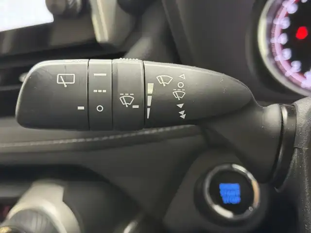 トヨタ ＲＡＶ４ G Zパッケージ 三重県 2022(令4)年 1.8万km アティチュードブラックマイカ ガソリン/4WD/MTモード付フロアCVT/純正 9インチディスプレイオーディオ＆ナビ/（AM/FM/USB/iPod/Bluetooth/TV/Miracast/CarPlay/AndroidAuto）/パノラミックビューモニター/ビルトインETC/Toyota Safety Sense/・プリクラッシュセーフティ/・レーントレーシングアシスト/・レーダークルコン（全車速追従機能付）/・オートハイビーム/・ブラインドスポットモニター/・リヤクロストラフィックアラート/・インテリジェントクリアランスソナー［パーキングサポートブレーキ（静止物＆後方接近車両）］/・ロードサインアシスト/・先行車発進告知機能/・ダウンヒルアシストコントロール/装備/・黒合皮シート/・ハンズフリーパワーバックドア/・デジタルインナーミラー/・シートヒーター＆ベンチレーション（D/N）/・ステアリングヒーター/・運転席パワーシート（メモリー付8way＋電動ランバーサポート）/・左右独立オートエアコン/・オートライト/・LED ヘッドライト＆フロントフォグライト/・マルチテレインセレクター（走行モード選択ダイヤル）/・ステアリングスイッチ/・電子パーキングブレーキ/・保/取/マルチ取/ナビ取/など