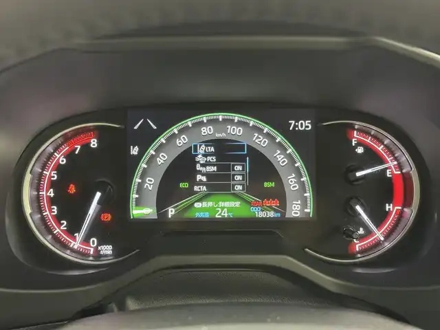 トヨタ ＲＡＶ４ G Zパッケージ 三重県 2022(令4)年 1.8万km アティチュードブラックマイカ ガソリン/4WD/MTモード付フロアCVT/純正 9インチディスプレイオーディオ＆ナビ/（AM/FM/USB/iPod/Bluetooth/TV/Miracast/CarPlay/AndroidAuto）/パノラミックビューモニター/ビルトインETC/Toyota Safety Sense/・プリクラッシュセーフティ/・レーントレーシングアシスト/・レーダークルコン（全車速追従機能付）/・オートハイビーム/・ブラインドスポットモニター/・リヤクロストラフィックアラート/・インテリジェントクリアランスソナー［パーキングサポートブレーキ（静止物＆後方接近車両）］/・ロードサインアシスト/・先行車発進告知機能/・ダウンヒルアシストコントロール/装備/・黒合皮シート/・ハンズフリーパワーバックドア/・デジタルインナーミラー/・シートヒーター＆ベンチレーション（D/N）/・ステアリングヒーター/・運転席パワーシート（メモリー付8way＋電動ランバーサポート）/・左右独立オートエアコン/・オートライト/・LED ヘッドライト＆フロントフォグライト/・マルチテレインセレクター（走行モード選択ダイヤル）/・ステアリングスイッチ/・電子パーキングブレーキ/・保/取/マルチ取/ナビ取/など