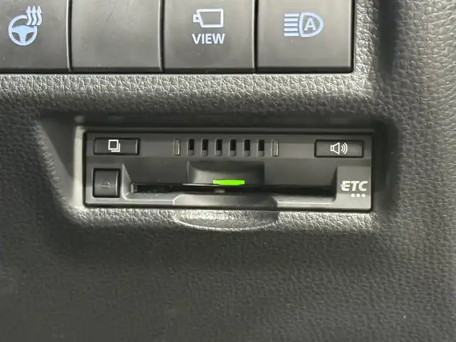 トヨタ ＲＡＶ４ G Zパッケージ 三重県 2022(令4)年 1.8万km アティチュードブラックマイカ ガソリン/4WD/MTモード付フロアCVT/純正 9インチディスプレイオーディオ＆ナビ/（AM/FM/USB/iPod/Bluetooth/TV/Miracast/CarPlay/AndroidAuto）/パノラミックビューモニター/ビルトインETC/Toyota Safety Sense/・プリクラッシュセーフティ/・レーントレーシングアシスト/・レーダークルコン（全車速追従機能付）/・オートハイビーム/・ブラインドスポットモニター/・リヤクロストラフィックアラート/・インテリジェントクリアランスソナー［パーキングサポートブレーキ（静止物＆後方接近車両）］/・ロードサインアシスト/・先行車発進告知機能/・ダウンヒルアシストコントロール/装備/・黒合皮シート/・ハンズフリーパワーバックドア/・デジタルインナーミラー/・シートヒーター＆ベンチレーション（D/N）/・ステアリングヒーター/・運転席パワーシート（メモリー付8way＋電動ランバーサポート）/・左右独立オートエアコン/・オートライト/・LED ヘッドライト＆フロントフォグライト/・マルチテレインセレクター（走行モード選択ダイヤル）/・ステアリングスイッチ/・電子パーキングブレーキ/・保/取/マルチ取/ナビ取/など