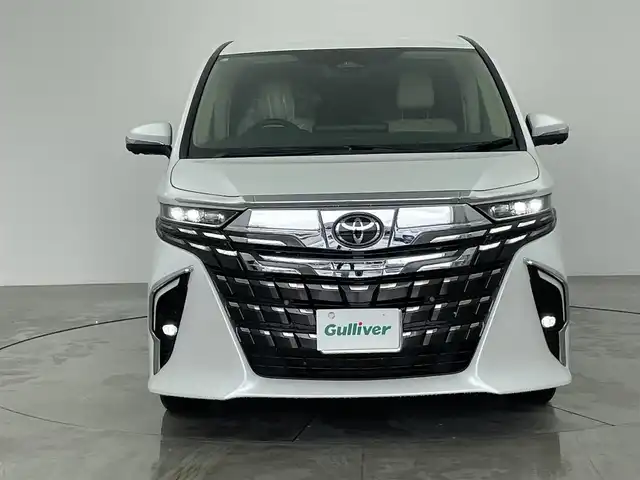 トヨタ アルファードハイブリット エグゼクティブ ラウンジ 愛知県 2023(令5)年 2.8万km プラチナホワイトパールマイカ チームトヨタ/モデリスタ　クールシャインキット/（フードガーニッシュ、サイドドアガーニッシュ、フェンダーガーニッシュ、ミラーガーニッシュ、リアクォーターガーニッシュ、バックドアガーニッシュ）/ユニバーサルステップ/ヘッドアップディスプレイ/JBLプレミアムサウンド/後部モニター/ベージュ革シート/ガラスフール/純正オーディオナビ/両側パワースライドドア/４DW/全方位カメラ/パワーシート/シートヒーター/シートクーラー/AFS/ステアリングヒーター/純正17インチAW/ブラインドスポットモニター/フルセグTV/USB端子入力/ETC2.0/オートライト/オートマチックハイビーム/純正LEDライト