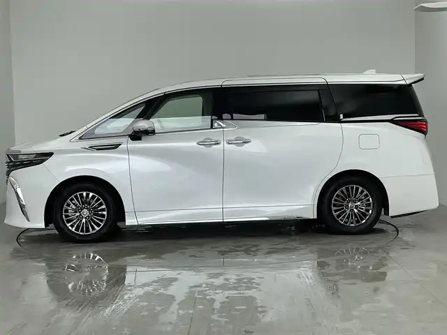 トヨタ アルファードハイブリット エグゼクティブ ラウンジ 愛知県 2023(令5)年 2.8万km プラチナホワイトパールマイカ チームトヨタ/モデリスタ　クールシャインキット/（フードガーニッシュ、サイドドアガーニッシュ、フェンダーガーニッシュ、ミラーガーニッシュ、リアクォーターガーニッシュ、バックドアガーニッシュ）/ユニバーサルステップ/ヘッドアップディスプレイ/JBLプレミアムサウンド/後部モニター/ベージュ革シート/ガラスフール/純正オーディオナビ/両側パワースライドドア/４DW/全方位カメラ/パワーシート/シートヒーター/シートクーラー/AFS/ステアリングヒーター/純正17インチAW/ブラインドスポットモニター/フルセグTV/USB端子入力/ETC2.0/オートライト/オートマチックハイビーム/純正LEDライト
