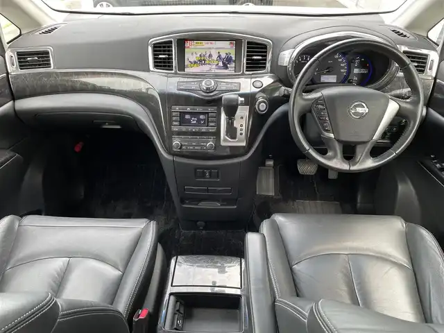 日産 エルグランド ライダー 黒本革 マニュアルシート 道央・札幌 2011(平23)年 5万km ブリリアントホワイトパール 登録時走行距離49411km/　4　W　D　/寒冷地仕様/ケンスタイルフルエアロ/社外フロントグリル/黒本革シート　マニュアルシート/純正メーカーOPナビ/(AM/FM/CD/DVD/AUX)/ワンセグTV/バックカメラ/サイドカメラ/全方位カメラ/ビルトインETC/両側パワースライドドア/純正フリップダウンモニター/横滑り防止装置/オーテックAW18インチ装着/HIDヘッドライト/ウォークスルー/2列目オットマンシート/純正フロアマット/純正ドアバイザー/社外足回り積み込みあり
