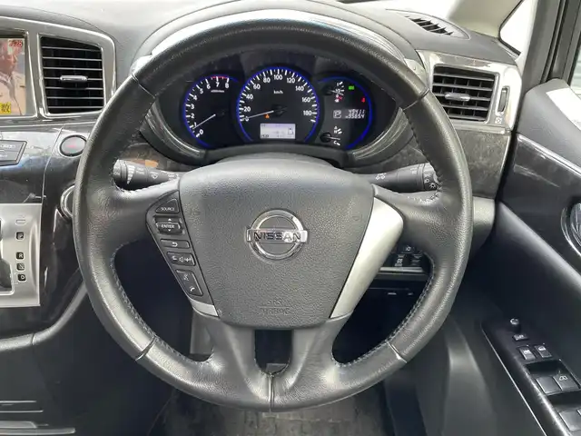 日産 エルグランド ライダー 黒本革 マニュアルシート 道央・札幌 2011(平23)年 5万km ブリリアントホワイトパール 登録時走行距離49411km/　4　W　D　/寒冷地仕様/ケンスタイルフルエアロ/社外フロントグリル/黒本革シート　マニュアルシート/純正メーカーOPナビ/(AM/FM/CD/DVD/AUX)/ワンセグTV/バックカメラ/サイドカメラ/全方位カメラ/ビルトインETC/両側パワースライドドア/純正フリップダウンモニター/横滑り防止装置/オーテックAW18インチ装着/HIDヘッドライト/ウォークスルー/2列目オットマンシート/純正フロアマット/純正ドアバイザー/社外足回り積み込みあり