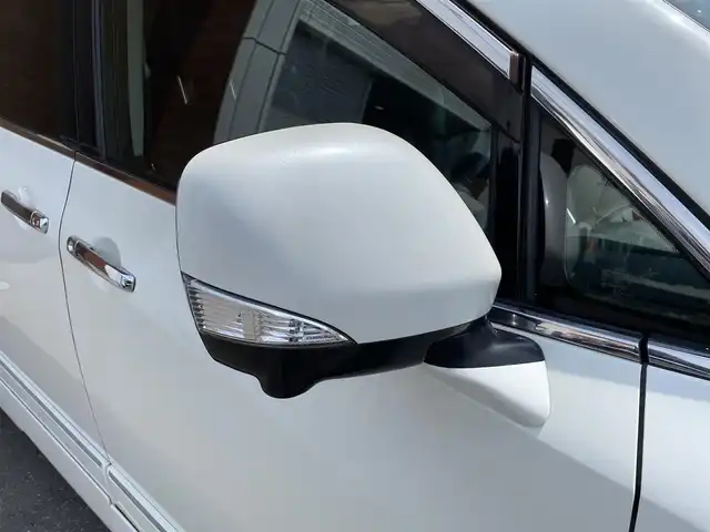 日産 エルグランド ライダー 黒本革 マニュアルシート 道央・札幌 2011(平23)年 5万km ブリリアントホワイトパール 登録時走行距離49411km/　4　W　D　/寒冷地仕様/ケンスタイルフルエアロ/社外フロントグリル/黒本革シート　マニュアルシート/純正メーカーOPナビ/(AM/FM/CD/DVD/AUX)/ワンセグTV/バックカメラ/サイドカメラ/全方位カメラ/ビルトインETC/両側パワースライドドア/純正フリップダウンモニター/横滑り防止装置/オーテックAW18インチ装着/HIDヘッドライト/ウォークスルー/2列目オットマンシート/純正フロアマット/純正ドアバイザー/社外足回り積み込みあり