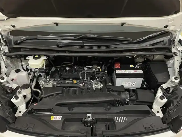 トヨタ ヴォクシー S－G 道央・札幌 2024(令6)年 1.8万km ホワイトパールクリスタルシャイン 4WD/寒冷地仕様/純正8インチナビ/・フルセグTV/CD/DVD/BT/USB/バックカメラ/両側パワースライドドア/トヨタセーフティセンス/・プリクラッシュセーフティ/・レーントレーシングアシスト/・レーンディパーチャーアラート/・ロードサインアシスト/・プロアクティブドライビングアシスト/・発進遅れ告知機能/・緊急時操舵支援/・低速時加速抑制機能/横滑り防止装置/前後コーナーセンサー/電動パーキングブレーキ/ブレーキホールド/レーダークルーズコントロール/ETC/オートライト/アダプティブハイビーム/LEDヘッドライト/ステアリングリモコン/フロアマット/3列シート/プッシュスタート/スマートキー/ヘッドライトレベライザー/ウインカーミラー/純正16インチAW/新車時保証書/取扱説明書