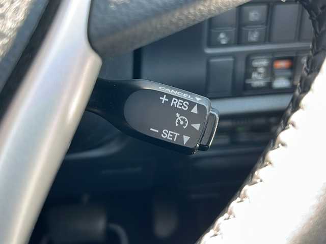 トヨタ ヴォクシー ZS 煌Ⅲ 岐阜県 2021(令3)年 2.7万km ホワイトパールクリスタルシャイン 登録時走行距離 27085km/純正９型ナビ　/フルセグＴＶ　/12.1インチフリップダウンモニター　(V12T-R68C)/バックカメラ　/前後ドライブレコーダー/純正１６インチアルミホイール　/両側パワースライドドア/ビルトインＥＴＣ　/クルーズコントロール　/ＬＥＤヘッドライト　/フォグランプ/オートマチックハイビーム　/オートライト/ハーフレザーシート/純正フロアマット/前後コーナーセンサー/衝突軽減システム/盗難防止装置/横滑り防止装置/レーンキープアシスト/アイドリングストップ