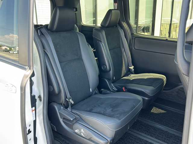 トヨタ ヴォクシー ZS 煌Ⅲ 岐阜県 2021(令3)年 2.7万km ホワイトパールクリスタルシャイン 登録時走行距離 27085km/純正９型ナビ　/フルセグＴＶ　/12.1インチフリップダウンモニター　(V12T-R68C)/バックカメラ　/前後ドライブレコーダー/純正１６インチアルミホイール　/両側パワースライドドア/ビルトインＥＴＣ　/クルーズコントロール　/ＬＥＤヘッドライト　/フォグランプ/オートマチックハイビーム　/オートライト/ハーフレザーシート/純正フロアマット/前後コーナーセンサー/衝突軽減システム/盗難防止装置/横滑り防止装置/レーンキープアシスト/アイドリングストップ