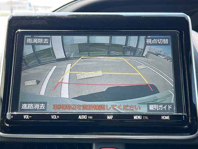 トヨタ ヴォクシー ZS 煌Ⅲ 岐阜県 2021(令3)年 2.7万km ホワイトパールクリスタルシャイン 登録時走行距離 27085km/純正９型ナビ　/フルセグＴＶ　/12.1インチフリップダウンモニター　(V12T-R68C)/バックカメラ　/前後ドライブレコーダー/純正１６インチアルミホイール　/両側パワースライドドア/ビルトインＥＴＣ　/クルーズコントロール　/ＬＥＤヘッドライト　/フォグランプ/オートマチックハイビーム　/オートライト/ハーフレザーシート/純正フロアマット/前後コーナーセンサー/衝突軽減システム/盗難防止装置/横滑り防止装置/レーンキープアシスト/アイドリングストップ