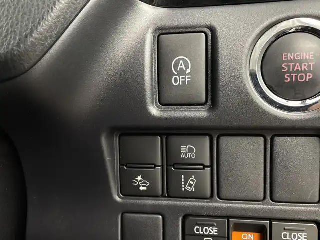 トヨタ ヴォクシー ZS 煌Ⅲ 鹿児島県 2021(令3)年 2.7万km ホワイトパールクリスタルシャイン 登録時走行距離 27085km/純正９型ナビ　/フルセグＴＶ　/12.1インチフリップダウンモニター　(V12T-R68C)/バックカメラ　/前後ドライブレコーダー/純正１６インチアルミホイール　/両側パワースライドドア/ビルトインＥＴＣ　/クルーズコントロール　/ＬＥＤヘッドライト　/フォグランプ/オートマチックハイビーム　/オートライト/ハーフレザーシート/純正フロアマット/前後コーナーセンサー/衝突軽減システム/盗難防止装置/横滑り防止装置/レーンキープアシスト/アイドリングストップ