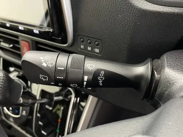 トヨタ ヴォクシー ZS 煌Ⅲ 鹿児島県 2021(令3)年 2.7万km ホワイトパールクリスタルシャイン 登録時走行距離 27085km/純正９型ナビ　/フルセグＴＶ　/12.1インチフリップダウンモニター　(V12T-R68C)/バックカメラ　/前後ドライブレコーダー/純正１６インチアルミホイール　/両側パワースライドドア/ビルトインＥＴＣ　/クルーズコントロール　/ＬＥＤヘッドライト　/フォグランプ/オートマチックハイビーム　/オートライト/ハーフレザーシート/純正フロアマット/前後コーナーセンサー/衝突軽減システム/盗難防止装置/横滑り防止装置/レーンキープアシスト/アイドリングストップ