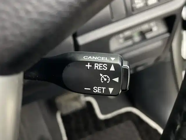 トヨタ ヴォクシー ZS 煌Ⅲ 鹿児島県 2021(令3)年 2.7万km ホワイトパールクリスタルシャイン 登録時走行距離 27085km/純正９型ナビ　/フルセグＴＶ　/12.1インチフリップダウンモニター　(V12T-R68C)/バックカメラ　/前後ドライブレコーダー/純正１６インチアルミホイール　/両側パワースライドドア/ビルトインＥＴＣ　/クルーズコントロール　/ＬＥＤヘッドライト　/フォグランプ/オートマチックハイビーム　/オートライト/ハーフレザーシート/純正フロアマット/前後コーナーセンサー/衝突軽減システム/盗難防止装置/横滑り防止装置/レーンキープアシスト/アイドリングストップ