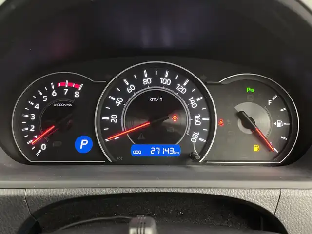 トヨタ ヴォクシー ZS 煌Ⅲ 鹿児島県 2021(令3)年 2.7万km ホワイトパールクリスタルシャイン 登録時走行距離 27085km/純正９型ナビ　/フルセグＴＶ　/12.1インチフリップダウンモニター　(V12T-R68C)/バックカメラ　/前後ドライブレコーダー/純正１６インチアルミホイール　/両側パワースライドドア/ビルトインＥＴＣ　/クルーズコントロール　/ＬＥＤヘッドライト　/フォグランプ/オートマチックハイビーム　/オートライト/ハーフレザーシート/純正フロアマット/前後コーナーセンサー/衝突軽減システム/盗難防止装置/横滑り防止装置/レーンキープアシスト/アイドリングストップ