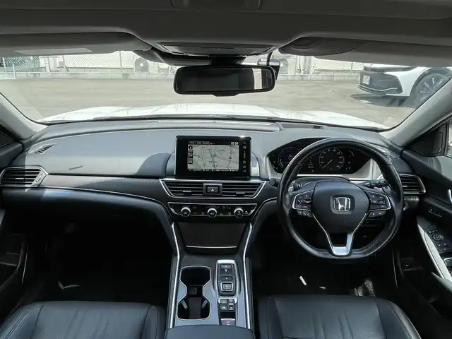 ホンダ アコード EX 群馬県 2021(令3)年 7.7万km プラチナホワイトパール 純正8インチナビ/フルセグTV/バックカメラ/サンルーフ/ビルトインETC/ホンダセンシング/ヘッドアップディスプレイ/ワイヤレス充電器/パワーバックドア/アダプティブクルーズコントロール/LEDヘッドランプ/オートライト/フォグランプ/純正18インチアルミ/革巻きステアリング/パドルシフト/黒革シート/シートヒーター/パワーシート/左右独立温度調整式エアコン/スマートキーシステム/禁煙車