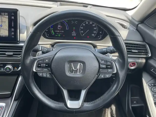ホンダ アコード EX 群馬県 2021(令3)年 7.7万km プラチナホワイトパール 純正8インチナビ/フルセグTV/バックカメラ/サンルーフ/ビルトインETC/ホンダセンシング/ヘッドアップディスプレイ/ワイヤレス充電器/パワーバックドア/アダプティブクルーズコントロール/LEDヘッドランプ/オートライト/フォグランプ/純正18インチアルミ/革巻きステアリング/パドルシフト/黒革シート/シートヒーター/パワーシート/左右独立温度調整式エアコン/スマートキーシステム/禁煙車