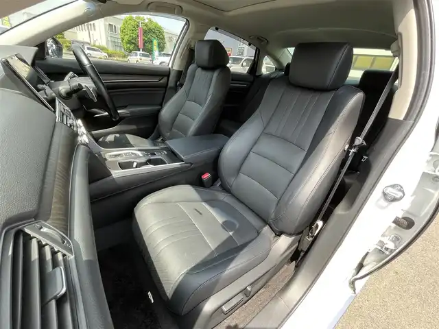 ホンダ アコード EX 群馬県 2021(令3)年 7.7万km プラチナホワイトパール 純正8インチナビ/フルセグTV/バックカメラ/サンルーフ/ビルトインETC/ホンダセンシング/ヘッドアップディスプレイ/ワイヤレス充電器/パワーバックドア/アダプティブクルーズコントロール/LEDヘッドランプ/オートライト/フォグランプ/純正18インチアルミ/革巻きステアリング/パドルシフト/黒革シート/シートヒーター/パワーシート/左右独立温度調整式エアコン/スマートキーシステム/禁煙車