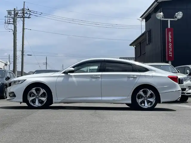 ホンダ アコード EX 群馬県 2021(令3)年 7.7万km プラチナホワイトパール 純正8インチナビ/フルセグTV/バックカメラ/サンルーフ/ビルトインETC/ホンダセンシング/ヘッドアップディスプレイ/ワイヤレス充電器/パワーバックドア/アダプティブクルーズコントロール/LEDヘッドランプ/オートライト/フォグランプ/純正18インチアルミ/革巻きステアリング/パドルシフト/黒革シート/シートヒーター/パワーシート/左右独立温度調整式エアコン/スマートキーシステム/禁煙車