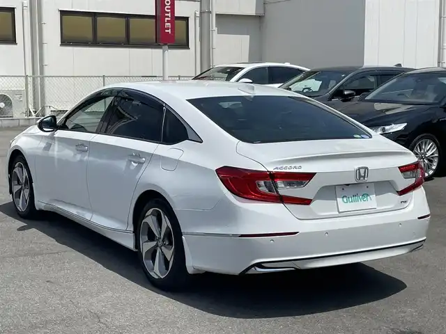 ホンダ アコード EX 群馬県 2021(令3)年 7.7万km プラチナホワイトパール 純正8インチナビ/フルセグTV/バックカメラ/サンルーフ/ビルトインETC/ホンダセンシング/ヘッドアップディスプレイ/ワイヤレス充電器/パワーバックドア/アダプティブクルーズコントロール/LEDヘッドランプ/オートライト/フォグランプ/純正18インチアルミ/革巻きステアリング/パドルシフト/黒革シート/シートヒーター/パワーシート/左右独立温度調整式エアコン/スマートキーシステム/禁煙車