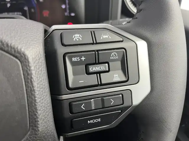 トヨタ ランドクルーザー ２５０ VX 愛知県 2024(令6)年 0.6万km ブラック ４WD/トヨタチームメイト/トヨタセーフティーセンス/・衝突軽減/・ロードサイン　/・クリアランスソナー/・ブラインドスポットモニター/・レーンディパラーチャー/・後方接近警告装置/サンルーフ/純正ディスプレイオーディオナビ/・フルセグ/・Bluetooth/・Applecarplay/パワーバックドア/パワーシート/全方位カメラ/エアシート/シートヒーター/3列シート/7人乗り/ステアリングヒーター/革巻きステアリング/ステアリングリモコン/デジタルインナーミラー/ETC2.0/トノカバー/リアAAC/HDMI/typeC/USB/LEDヘッドライト