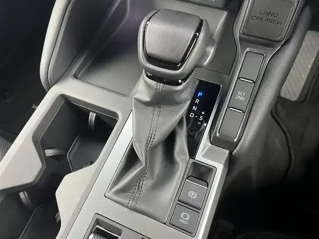 トヨタ ランドクルーザー ２５０ VX 愛知県 2024(令6)年 0.6万km ブラック ４WD/トヨタチームメイト/トヨタセーフティーセンス/・衝突軽減/・ロードサイン　/・クリアランスソナー/・ブラインドスポットモニター/・レーンディパラーチャー/・後方接近警告装置/サンルーフ/純正ディスプレイオーディオナビ/・フルセグ/・Bluetooth/・Applecarplay/パワーバックドア/パワーシート/全方位カメラ/エアシート/シートヒーター/3列シート/7人乗り/ステアリングヒーター/革巻きステアリング/ステアリングリモコン/デジタルインナーミラー/ETC2.0/トノカバー/リアAAC/HDMI/typeC/USB/LEDヘッドライト
