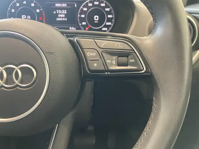 アウディ Ｑ２ 30TFSIスポーツ 熊本県 2021(令3)年 3.1万km ミトスブラックメタリック ・前席シートヒーター/・パワーバックドア/・オートホールド/・アダプティブクルーズコントロール/・純正メモリナビ/Bluetooth/USB/AUX/フルセグテレビ/・バックカメラ/・パーキングアシスト/・前後ドライブレコーダー/・ETC2.0/・プッシュスタート/・アイドリングストップ/・オートライト/・LEDライト