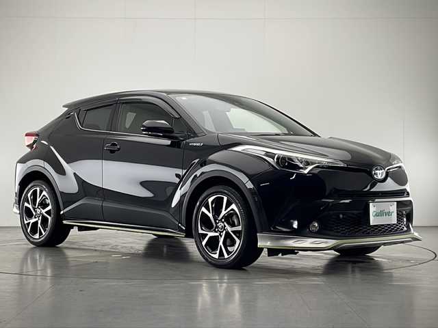 トヨタ Ｃ－ＨＲ G 宮崎県 2017(平29)年 2.8万km ブラックマイカ 禁煙車/トヨタセーフティセンス/純正9型ナビTV/（NSZT-Y66T/CD/DVD/Bluetooth/フルセグTV)/純正バックカメラ/純正ビルトイン2.0ETC/純正エアロ/純正フォグ/純正18インチアルミ/純正フロアマット/プリクラッシュセーフティ/アダプティブクルーズコントロール/レーンディパーチャーアラート/オートマチックハイビーム/クリアランスソナー/ブラインドスポットモニター/電子パーキング/オートホールド/デュアルオートエアコン（ナノイー）/ハーフレザーシート/前席シートヒーター/スマートキー/プッシュエンジンスタート/新車時保証書/取扱い説明書