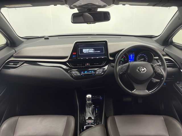 トヨタ Ｃ－ＨＲ G 宮崎県 2017(平29)年 2.8万km ブラックマイカ 禁煙車/トヨタセーフティセンス/純正9型ナビTV/（NSZT-Y66T/CD/DVD/Bluetooth/フルセグTV)/純正バックカメラ/純正ビルトイン2.0ETC/純正エアロ/純正フォグ/純正18インチアルミ/純正フロアマット/プリクラッシュセーフティ/アダプティブクルーズコントロール/レーンディパーチャーアラート/オートマチックハイビーム/クリアランスソナー/ブラインドスポットモニター/電子パーキング/オートホールド/デュアルオートエアコン（ナノイー）/ハーフレザーシート/前席シートヒーター/スマートキー/プッシュエンジンスタート/新車時保証書/取扱い説明書