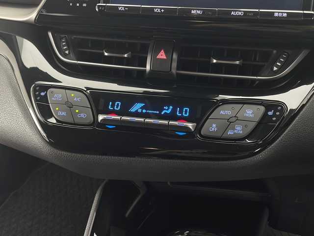 トヨタ Ｃ－ＨＲ G 宮崎県 2017(平29)年 2.8万km ブラックマイカ 禁煙車/トヨタセーフティセンス/純正9型ナビTV/（NSZT-Y66T/CD/DVD/Bluetooth/フルセグTV)/純正バックカメラ/純正ビルトイン2.0ETC/純正エアロ/純正フォグ/純正18インチアルミ/純正フロアマット/プリクラッシュセーフティ/アダプティブクルーズコントロール/レーンディパーチャーアラート/オートマチックハイビーム/クリアランスソナー/ブラインドスポットモニター/電子パーキング/オートホールド/デュアルオートエアコン（ナノイー）/ハーフレザーシート/前席シートヒーター/スマートキー/プッシュエンジンスタート/新車時保証書/取扱い説明書