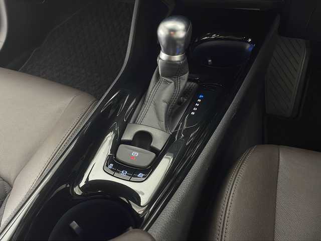トヨタ Ｃ－ＨＲ G 宮崎県 2017(平29)年 2.8万km ブラックマイカ 禁煙車/トヨタセーフティセンス/純正9型ナビTV/（NSZT-Y66T/CD/DVD/Bluetooth/フルセグTV)/純正バックカメラ/純正ビルトイン2.0ETC/純正エアロ/純正フォグ/純正18インチアルミ/純正フロアマット/プリクラッシュセーフティ/アダプティブクルーズコントロール/レーンディパーチャーアラート/オートマチックハイビーム/クリアランスソナー/ブラインドスポットモニター/電子パーキング/オートホールド/デュアルオートエアコン（ナノイー）/ハーフレザーシート/前席シートヒーター/スマートキー/プッシュエンジンスタート/新車時保証書/取扱い説明書