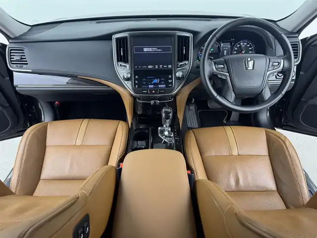 トヨタ クラウン ハイブリッド アスリートG 熊本県 2016(平28)年 6.3万km ダークブラウンM 純正SDナビ/・フルセグTV/CD/DVD/SD/BT/・バックカメラ/トヨタセーフティセンス/・プリクラッシュセーフティ/・レーンディパーチャアラート/・オートマチックハイビーム/レーダークルーズコントロール/前方ドライブレコーダー/ビルトインETC/革シート/・D/Nパワーシート/・D/Nシートヒーター/・D/Nシートクーラー/・D席メモリシート/オートライト/LEDヘッドライト/フォグランプ/純正フロアマット