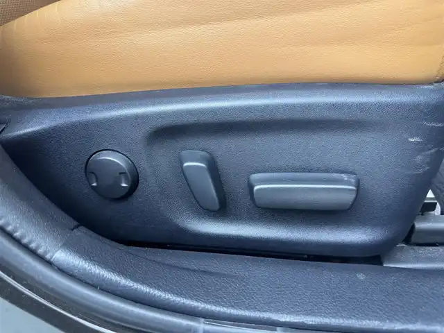 トヨタ クラウン ハイブリッド アスリートG 熊本県 2016(平28)年 6.3万km ダークブラウンM 純正SDナビ/・フルセグTV/CD/DVD/SD/BT/・バックカメラ/トヨタセーフティセンス/・プリクラッシュセーフティ/・レーンディパーチャアラート/・オートマチックハイビーム/レーダークルーズコントロール/前方ドライブレコーダー/ビルトインETC/革シート/・D/Nパワーシート/・D/Nシートヒーター/・D/Nシートクーラー/・D席メモリシート/オートライト/LEDヘッドライト/フォグランプ/純正フロアマット