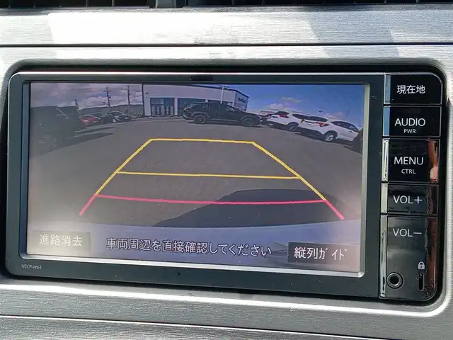 トヨタ プリウス S 福井県 2015(平27)年 6万km ホワイトパールクリスタルシャイン 純正ナビ（NSCP-W64）/・（フルセグTV/CD/DVD/Bluetooth）/バックカメラ/衝突被害軽減システム/オートLEDライト/ETC/エンジンスタートボタン/純正フロアマット/スマートキー