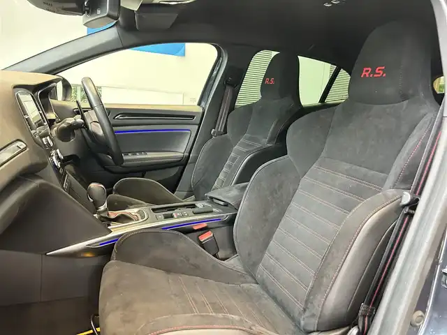 ルノー メガーヌ ルノー スポール 大阪府 2018(平30)年 2.7万km グレー ハーフレザー/シートヒーター/純正ディスプレイオーディオ/applecarplay/バックカメラ/クリアランスソナー/クルコン/ブラインドスポット/純正19インチAW/LEDヘッドライト/ETC/ドラレコ/パドルシフト/スマートキー