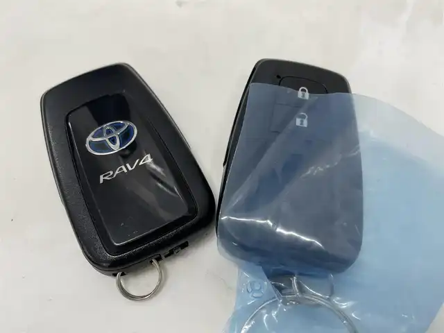 トヨタ ＲＡＶ４ ハイブリットX 佐賀県 2020(令2)年 7.1万km アティチュードブラックマイカ /純正7型メモリーナビ/　TV/Bluetooth//バックカメラ//ETC//ドライブレコーダー//社外レーダー≪ZERO 805V≫//スマートキー//スペアキー//AC100V//トヨタセーフティセンス(衝突回避パッケージ)/　プリクラッシュセーフティ/　レーントレーシングアシスト/　レーダークルーズコントロール/　オートマチックハイビーム/　ロードサインアシスト//保証書//取扱説明書