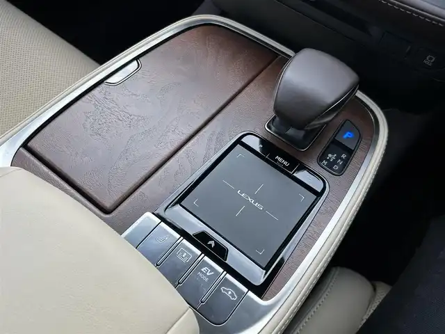 レクサス ＬＳ 500h Iパッケージ 新潟県 2018(平30)年 0.1万km ソニッククォーツ ワンオーナー/メーカーナビ/ETC/クルーズコントロール/プッシュスタート/フルセグテレビ/バックカメラ/アイドリングストップ/ウィンカーミラー/パワーバックドア/パワーシート/シートヒーター/エアシート/衝突軽減/クリアランスソナー/ヘッドアップディスプレイ/プリクラッシュ