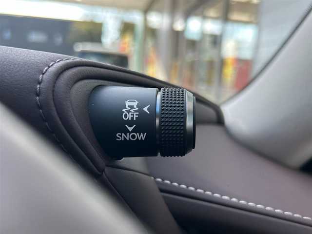 レクサス ＬＳ 500h Iパッケージ 新潟県 2018(平30)年 0.1万km ソニッククォーツ ワンオーナー/メーカーナビ/ETC/クルーズコントロール/プッシュスタート/フルセグテレビ/バックカメラ/アイドリングストップ/ウィンカーミラー/パワーバックドア/パワーシート/シートヒーター/エアシート/衝突軽減/クリアランスソナー/ヘッドアップディスプレイ/プリクラッシュ