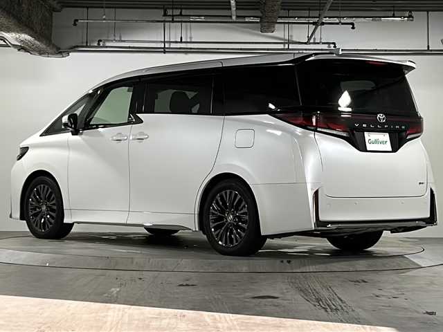 トヨタ ヴェルファイア ハイブリット Z プレミア 広島県 2024(令6)年 1.7万km プラチナホワイトパールマイカ 左右独立ムーンルーフ/トヨタチームメイト/・アドバンストパーク/・パーキングサポートブレーキ（周辺静止物）/・アドバンストドライブ/・緊急時操舵支援/・フロントクロストラフィックアラート/・レーンチェンジアシスト/・ドライバーモニターカメラ/セーフティセンス/・プリクラッシュセーフティ/・レーントレーシングアシスト/・全車速追従機能付レーダークルーズコントロール/・アダプティブハイビームシステム/・ロードサインアシスト/・ドライバー異常時対応システム/・プロアクティブドライビングアシスト/・発進遅れ告知機能/BSM/パーキングサポートブレーキ/デジタルインナーミラー/ドラレコ/純正14インチディスプレイオーディオナビ/・地デジTV/・ETC2.0/パノラミックビューモニター/HUD/両側パワースライドドア/パワーバックドア/サンセットブラウンプレミアムナッパ革シート/シートヒーター/ベンチレーション/パワーシート/メモリーシート/ステアリングヒーター/ステアリングスイッチ/おくだけ充電/フロアマット/ドアバイザー/スマートキー/スペアキー