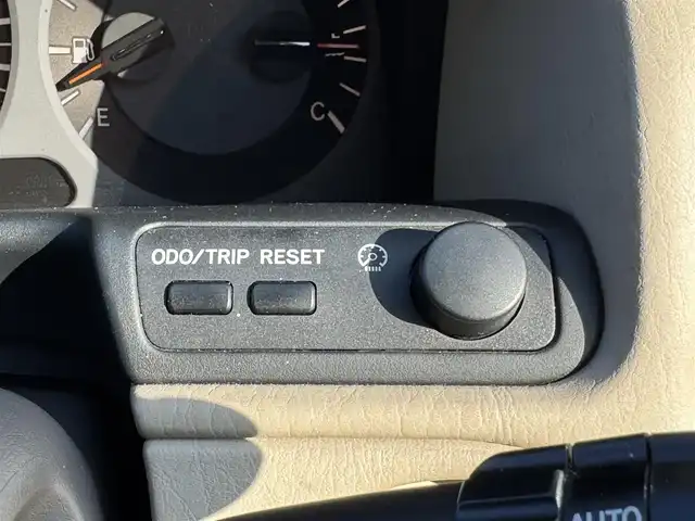 トヨタ クラウン エステート アスリート G 愛媛県 2005(平17)年 7.3万km シルバーM 登録時走行距離：73064Km/メーカーOP純正HDDナビ/ETC/パワーシート/シガーライター/MDチェンジャー/電動チルトステアリング/横滑り防止装置/盗難防止装置/ハロゲンヘッドライト/オートライト/フォグランプ/リモコンキー/純正アルミホイール/純正フロアマット