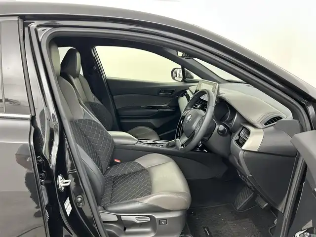 トヨタ Ｃ－ＨＲ G 福岡県 2021(令3)年 5.8万km ブラックマイカ 純正ＤＡナビ（フルセグＴＶ）　/全方位カメラ　/ビルトインＥＴＣ　/前後ドラレコ　/ＡＣＣ　/コーナーセンサー　/衝突軽減ブレーキ　/レーンキープ　/ＢＳＭ　/ＲＣＴＡ　/ハーフレザー　/シートヒーター　/純正１８インチＡＷ