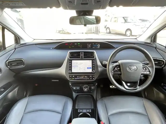 トヨタ プリウス S ツーリングセレ ブラックED 群馬県 2021(令3)年 2.6万km プレシャスブラックパール トヨタセーフティセンス/・衝突軽減ブレーキシステム/・レーンキープアシスト/・レーダークルーズコントロール/・オートハイビーム/・クリアランスソナー/純正ディスプレイオーディオ/（BT/USBラジオ/Miracast）/バックカメラ/ビルトインETC/合皮シート/前席シートヒーター/ステアリングスイッチ/LEDヘッドライト/フォグライト/電格ミラー/ドアバイザー/純正フロアマット/純正17インチアルミホイール