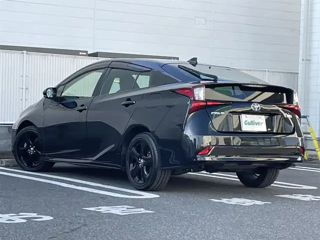 トヨタ プリウス S ツーリングセレ ブラックED 群馬県 2021(令3)年 2.6万km プレシャスブラックパール トヨタセーフティセンス/・衝突軽減ブレーキシステム/・レーンキープアシスト/・レーダークルーズコントロール/・オートハイビーム/・クリアランスソナー/純正ディスプレイオーディオ/（BT/USBラジオ/Miracast）/バックカメラ/ビルトインETC/合皮シート/前席シートヒーター/ステアリングスイッチ/LEDヘッドライト/フォグライト/電格ミラー/ドアバイザー/純正フロアマット/純正17インチアルミホイール