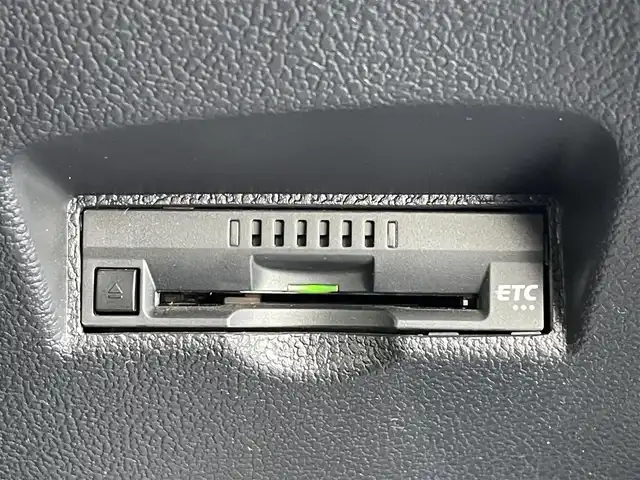 トヨタ プリウス S ツーリングセレ ブラックED 群馬県 2021(令3)年 2.6万km プレシャスブラックパール トヨタセーフティセンス/・衝突軽減ブレーキシステム/・レーンキープアシスト/・レーダークルーズコントロール/・オートハイビーム/・クリアランスソナー/純正ディスプレイオーディオ/（BT/USBラジオ/Miracast）/バックカメラ/ビルトインETC/合皮シート/前席シートヒーター/ステアリングスイッチ/LEDヘッドライト/フォグライト/電格ミラー/ドアバイザー/純正フロアマット/純正17インチアルミホイール