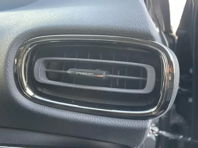 トヨタ プリウス S ツーリングセレ ブラックED 群馬県 2021(令3)年 2.6万km プレシャスブラックパール トヨタセーフティセンス/・衝突軽減ブレーキシステム/・レーンキープアシスト/・レーダークルーズコントロール/・オートハイビーム/・クリアランスソナー/純正ディスプレイオーディオ/（BT/USBラジオ/Miracast）/バックカメラ/ビルトインETC/合皮シート/前席シートヒーター/ステアリングスイッチ/LEDヘッドライト/フォグライト/電格ミラー/ドアバイザー/純正フロアマット/純正17インチアルミホイール