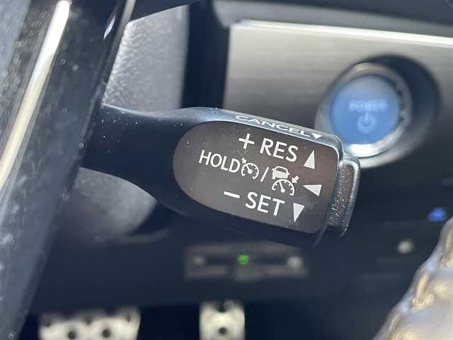 トヨタ プリウス S ツーリングセレ ブラックED 群馬県 2021(令3)年 2.6万km プレシャスブラックパール トヨタセーフティセンス/・衝突軽減ブレーキシステム/・レーンキープアシスト/・レーダークルーズコントロール/・オートハイビーム/・クリアランスソナー/純正ディスプレイオーディオ/（BT/USBラジオ/Miracast）/バックカメラ/ビルトインETC/合皮シート/前席シートヒーター/ステアリングスイッチ/LEDヘッドライト/フォグライト/電格ミラー/ドアバイザー/純正フロアマット/純正17インチアルミホイール