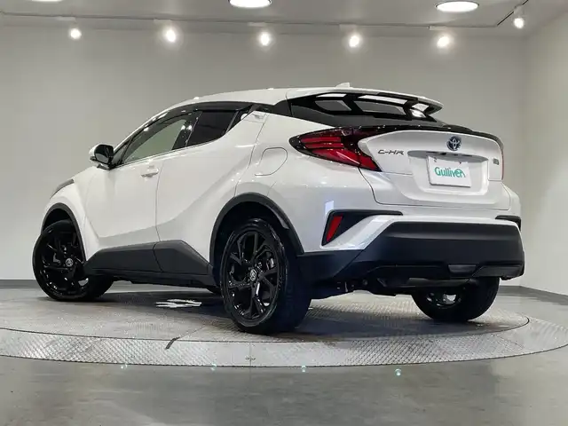 トヨタ Ｃ－ＨＲ G モード ネロ セーフティプラス 愛知県 2021(令3)年 4.4万km ホワイトパールクリスタルシャイン 純正8型ディスプレイオーディオ/AM FM Bluetooth USB/パノラマミックビューモニター/トヨタセーフティセンス/レーントレーシングアラート/プリクラッシュセーフティ/ブラインドスポットモニター/クリアランスソナー/ロードサインアシスト/レーダークルーズコントロール/前後ドライブレコーダー/ハーフレザーシート/前席シートヒーター/ステアリングリモコン/AC100V/純正フロアマット/ビルトインETC/スマートキー/スペアキー/LEDヘッドライト/オートライト/オートマチックハイビーム/純正フロアマット/純正18インチアルミホイル/ドアバイザー