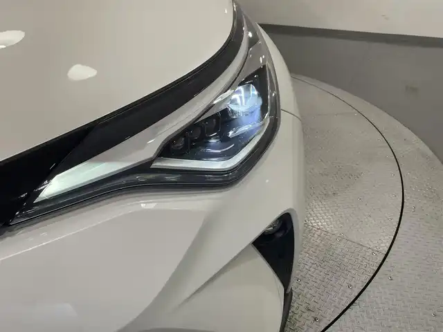 トヨタ Ｃ－ＨＲ G モード ネロ セーフティプラス 愛知県 2021(令3)年 4.4万km ホワイトパールクリスタルシャイン 純正8型ディスプレイオーディオ/AM FM Bluetooth USB/パノラマミックビューモニター/トヨタセーフティセンス/レーントレーシングアラート/プリクラッシュセーフティ/ブラインドスポットモニター/クリアランスソナー/ロードサインアシスト/レーダークルーズコントロール/前後ドライブレコーダー/ハーフレザーシート/前席シートヒーター/ステアリングリモコン/AC100V/純正フロアマット/ビルトインETC/スマートキー/スペアキー/LEDヘッドライト/オートライト/オートマチックハイビーム/純正フロアマット/純正18インチアルミホイル/ドアバイザー