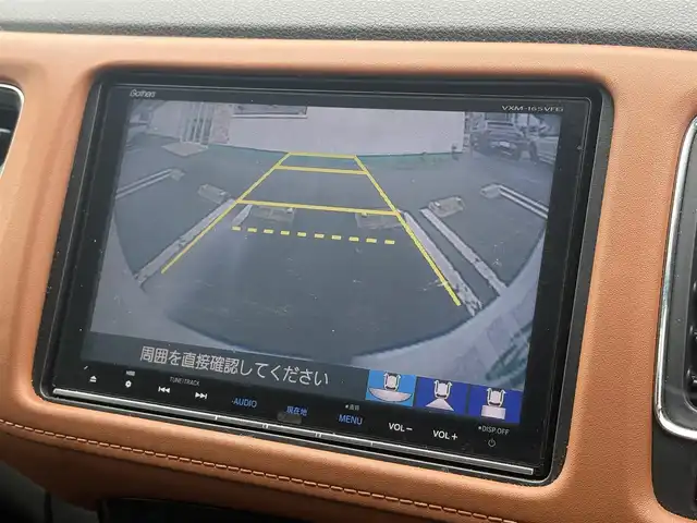 ホンダ ヴェゼル ハイブリッド Z 徳島県 2015(平27)年 7.8万km ホワイトオーキッドパール 純正８型ナビゲーション/（フルセグ/CD/DVD/SD/Bluetooth）/衝突軽減被害ブレーキ/バックモニター/ＥＴＣ/ハーフレザーシート/クリアランスソナー/LEDヘッドライト/フォグランプ/パドルシフト/カーテンエアバック/電気式パーキングブレーキ/オートホールド/プッシュスタート/スマートキー/スペアキー/革巻きステアリング/電動格納ミラー/オールオートパワーウインドウ/ステアリングリモコン/純正フロアマット/サイドバイザー/リヤワイパー/室内LEDランプ