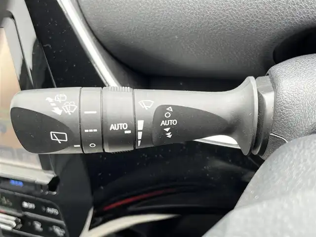 トヨタ プリウス A 奈良県 2017(平29)年 9.7万km アティチュードブラックマイカ 純正9インチナビ(フルセグTV/CD/DVD/AM・FM/BT)/バックカメラ/ビルトインETC2.0/前方ドラレコ/Toyota Safety Sense/プリクラッシュセーフティ/レーントレーシングアシスト/オートマチックハイビーム/レーダークルーズコントロール/先行車発進告知機能/前後コーナーセンサー/LEDヘッドライト/純正15インチアルミホイール/純正フロアマット
