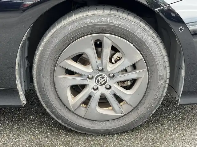 トヨタ プリウス A 奈良県 2017(平29)年 9.7万km アティチュードブラックマイカ 純正9インチナビ(フルセグTV/CD/DVD/AM・FM/BT)/バックカメラ/ビルトインETC2.0/前方ドラレコ/Toyota Safety Sense/プリクラッシュセーフティ/レーントレーシングアシスト/オートマチックハイビーム/レーダークルーズコントロール/先行車発進告知機能/前後コーナーセンサー/LEDヘッドライト/純正15インチアルミホイール/純正フロアマット